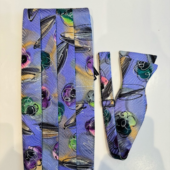 Silk Cummerbund with matching bow tie. - Picture 1 of 1
